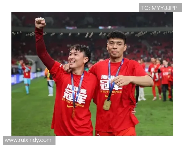 足球明星们的合照图展现了友谊与竞技精神的完美结合与精彩瞬间